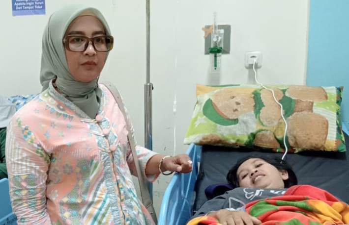 Rini Kades ParakanSalak Larikan Warganya Ke RS Karena Ngidap Kanker Payudara