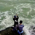 Dua Pemancing Hilang Terseret Ombak Pantai Cikeueus