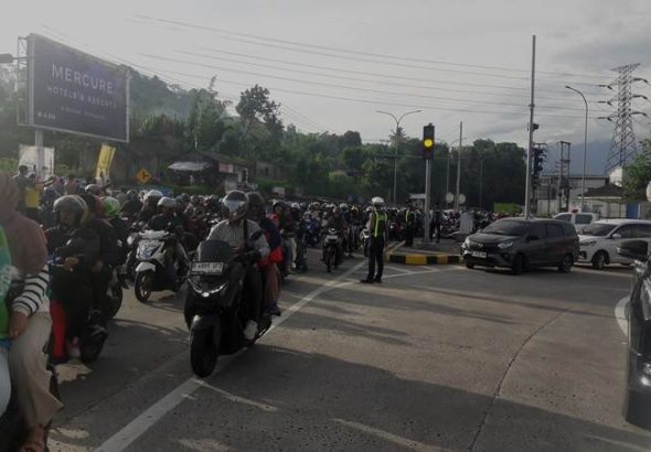 Ribuan Motor Berhamburan Setelah One Way Di Minggu Sore