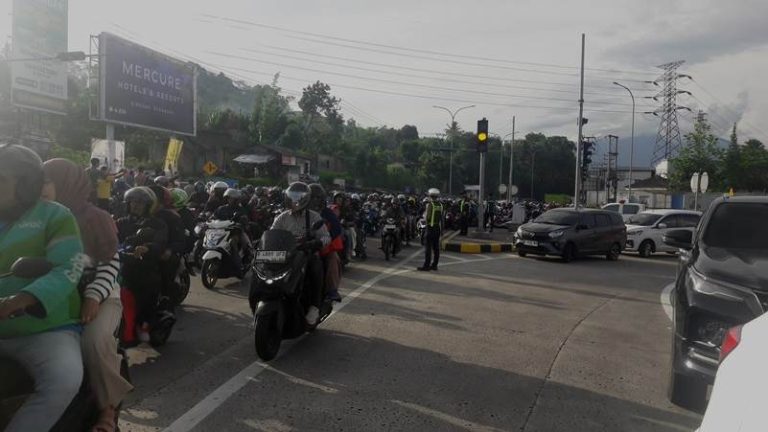 Ribuan Motor Berhamburan Setelah One Way Di Minggu Sore