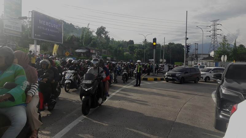 Ribuan Motor Berhamburan Setelah One Way Di Minggu Sore