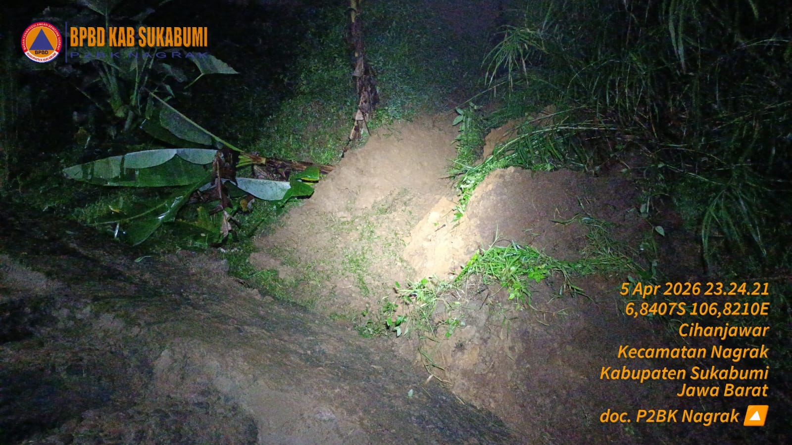 Akses Jalan Antar Desa Terputus Banjir dan Longsor Terjang, Rumah Warga Nagrak Sukabumi2